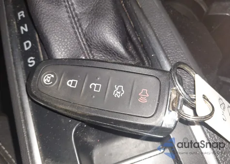 2017 Ford Escape Titanium z USA, uszkodzony, nr VIN 1FMCU9JD4HUE32081